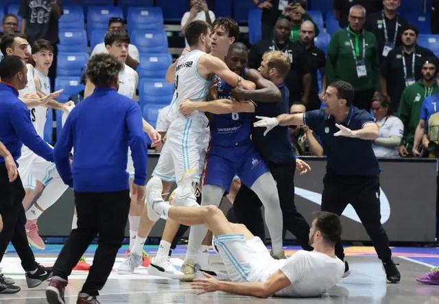 包含顶级篮球联赛赛事紧张激烈,球队实力对决的词条 包含顶级篮球联赛赛事紧张激烈,球队实力对决的词条