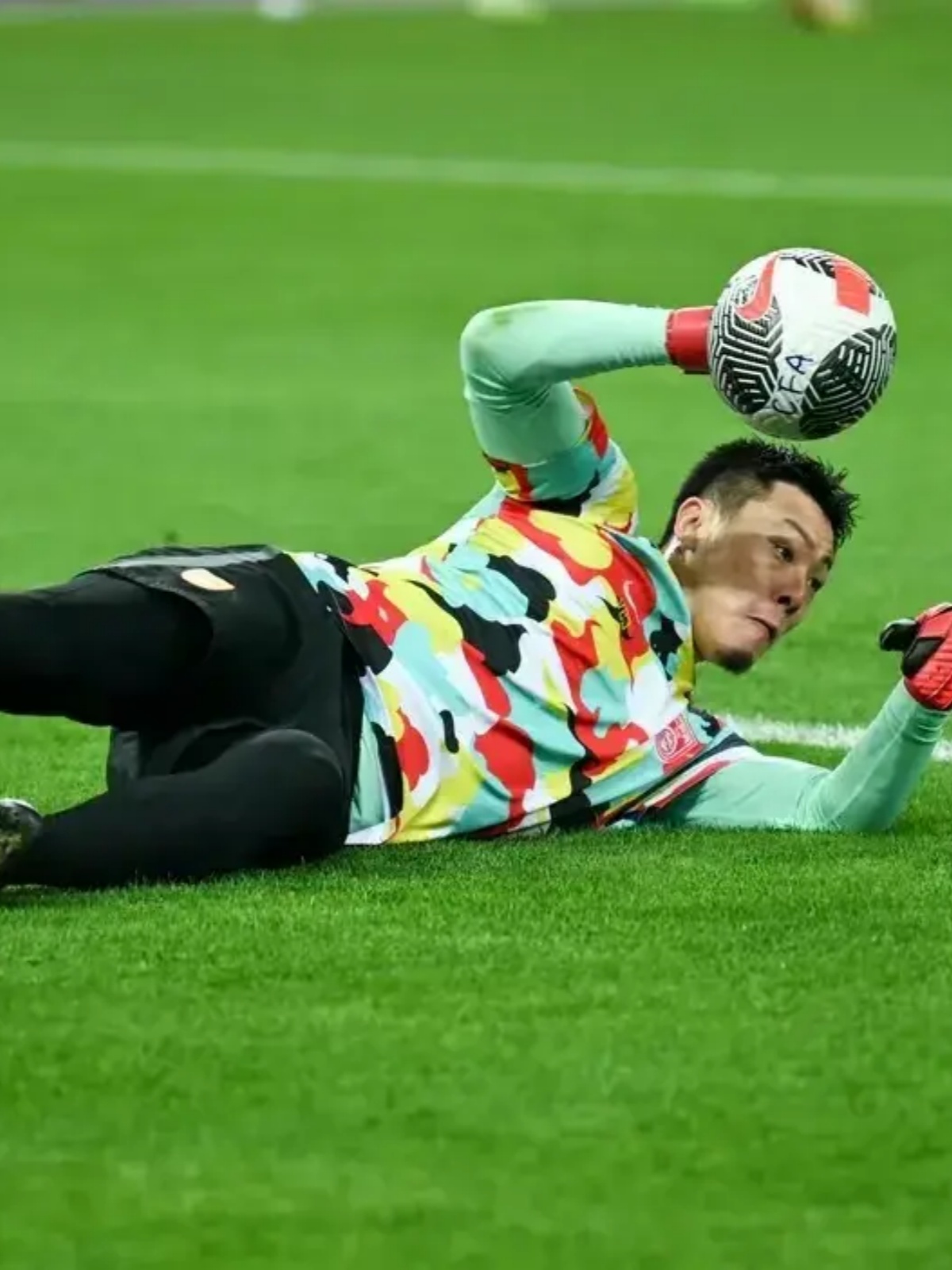 关于足球队员们在比赛中发挥出色,夺得比赛胜利的信息 关于足球队员们在比赛中发挥出色,夺得比赛胜利的信息