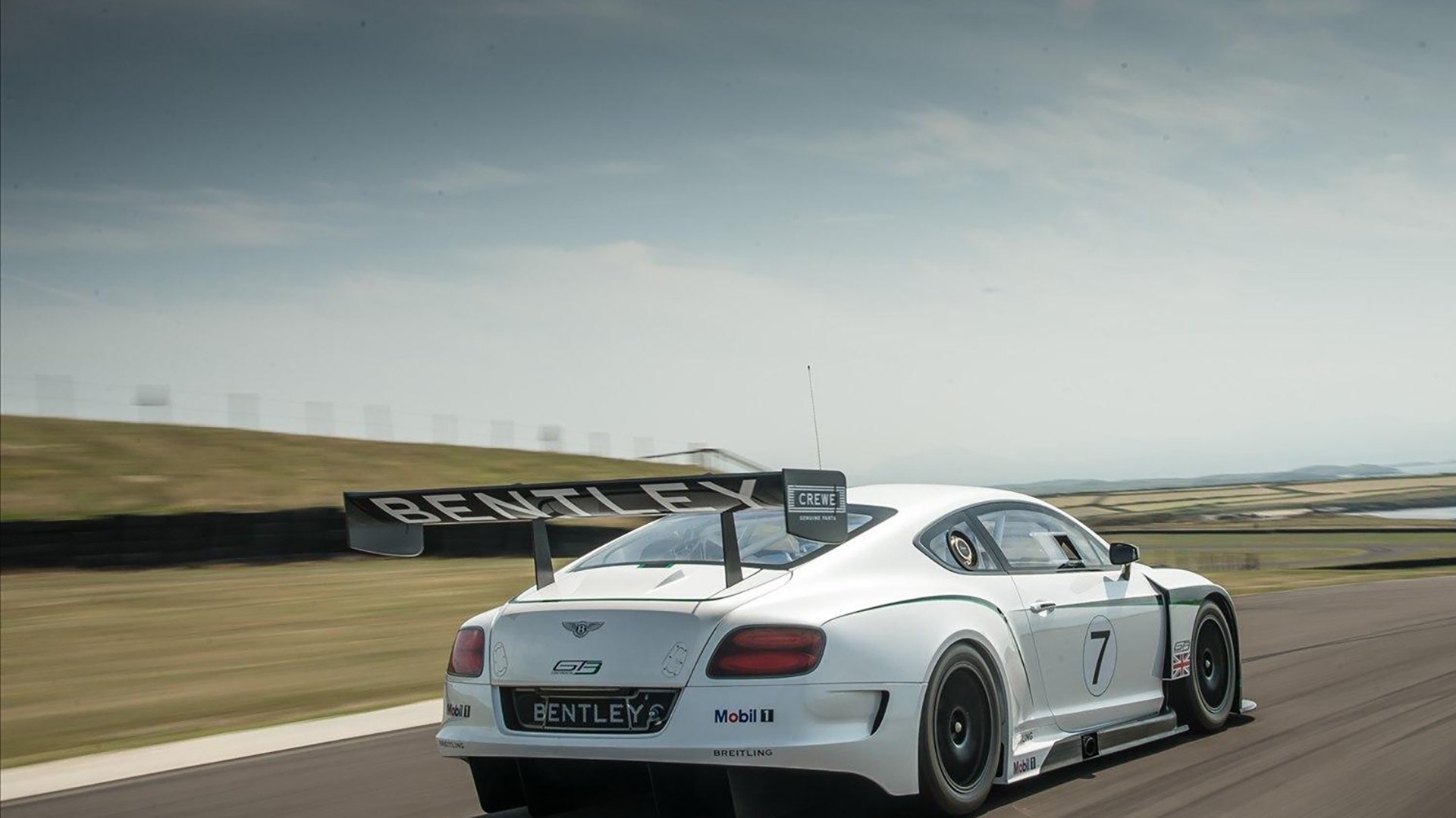 从本泽马关键节点连续得分到塞内加尔一波带走波兰,足球世界里的决定性瞬间