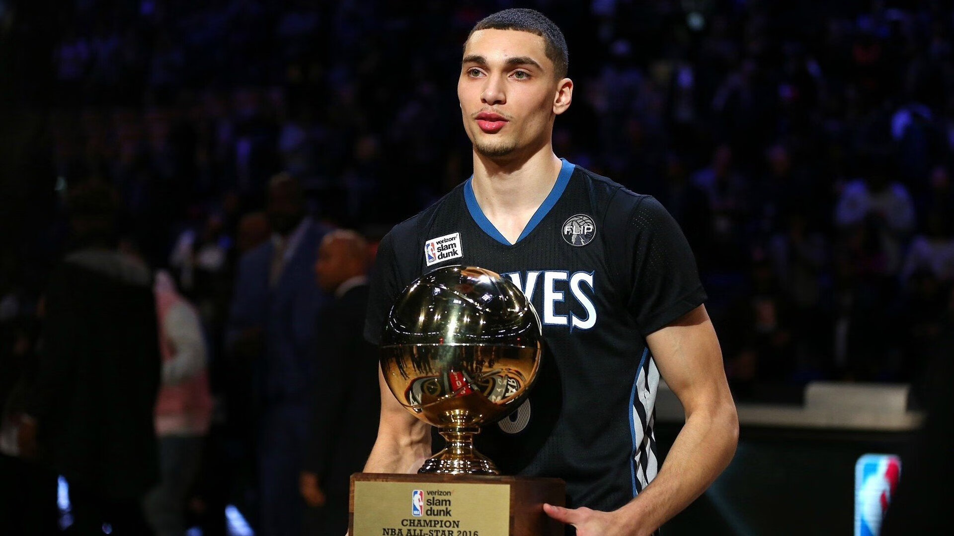 当未来降临，文班亚马季后赛首秀接管战场，勇士王朝智慧击溃篮网