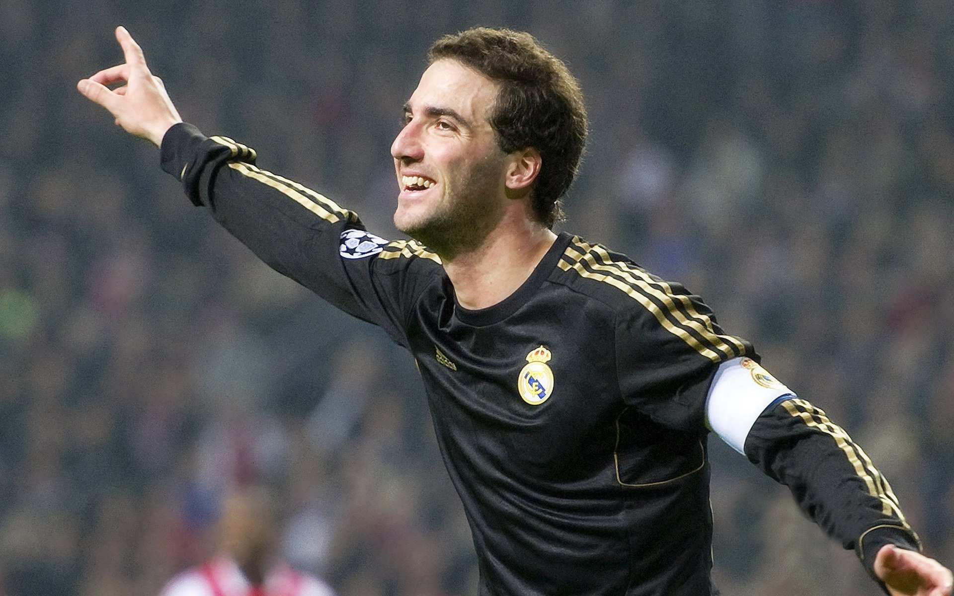 赛道与球场,贝恩的活塞法则与F1争冠启示