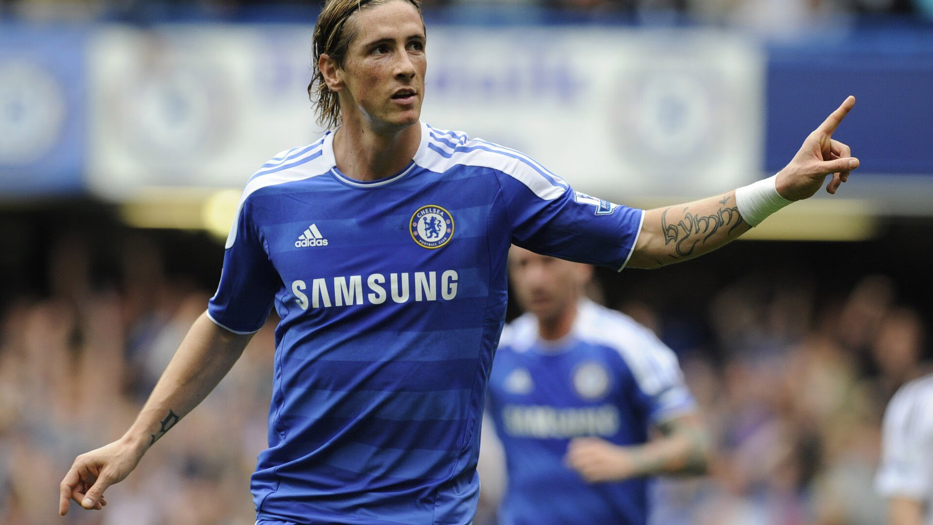 绿茵场与篮球馆的双重奏，曼联完胜切尔西背后的竞技哲学与NBA季后赛的焦点启示