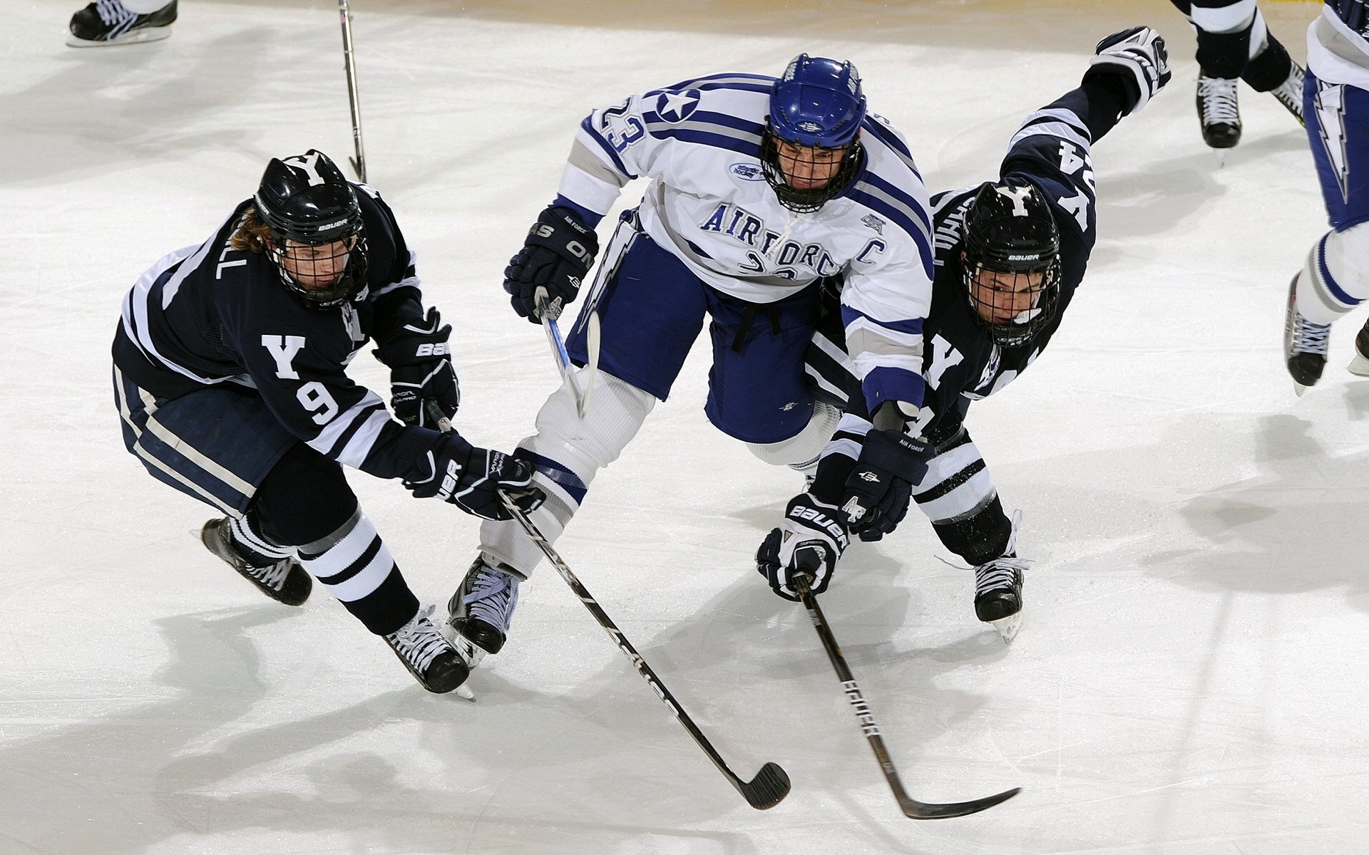 门迪统治全场,拜仁碾压马德里竞技,一场战术与意志的完胜