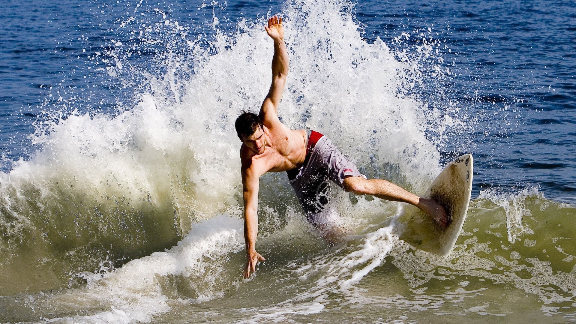 绿茵场上的碾压与球台上的火焰，当德国队遇见梁靖崑